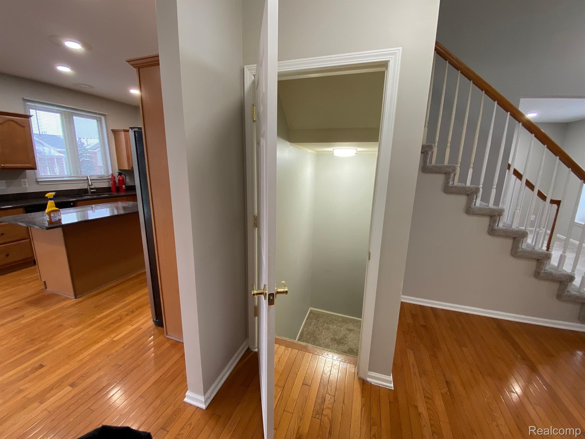 919 GRANDVIEW Drive