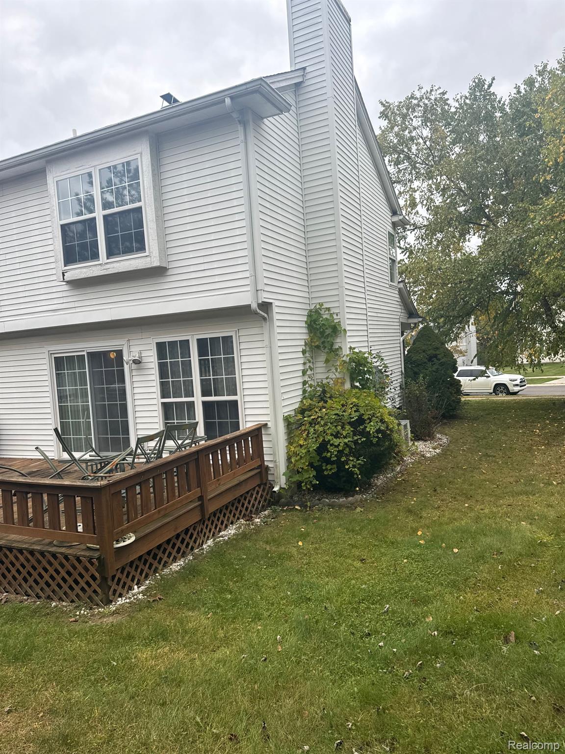 1320 GLENVIEW Drive