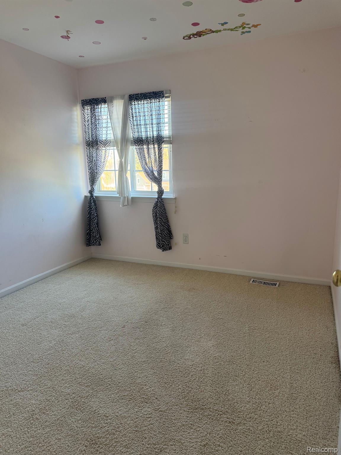 1320 GLENVIEW Drive