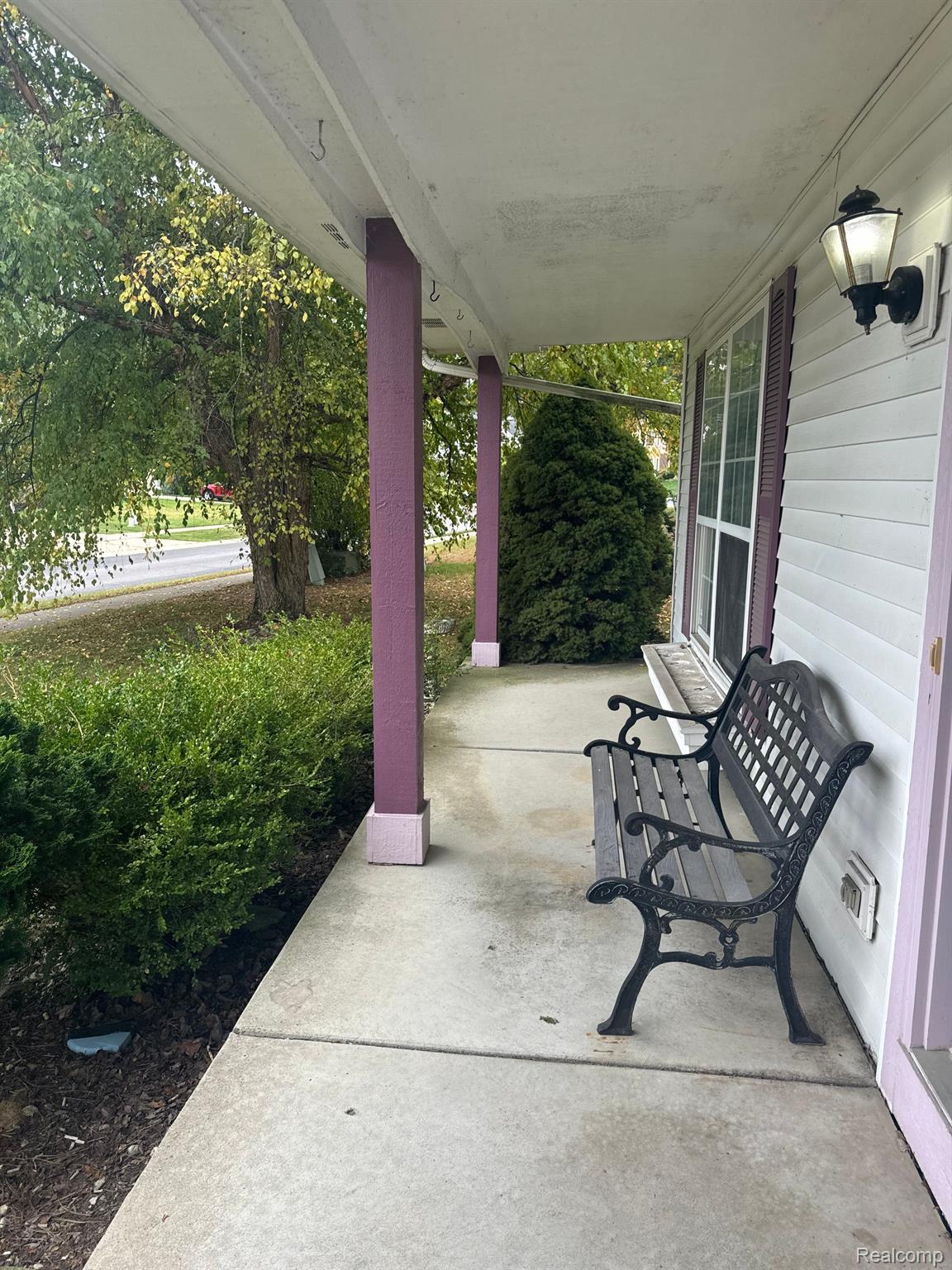 1320 GLENVIEW Drive