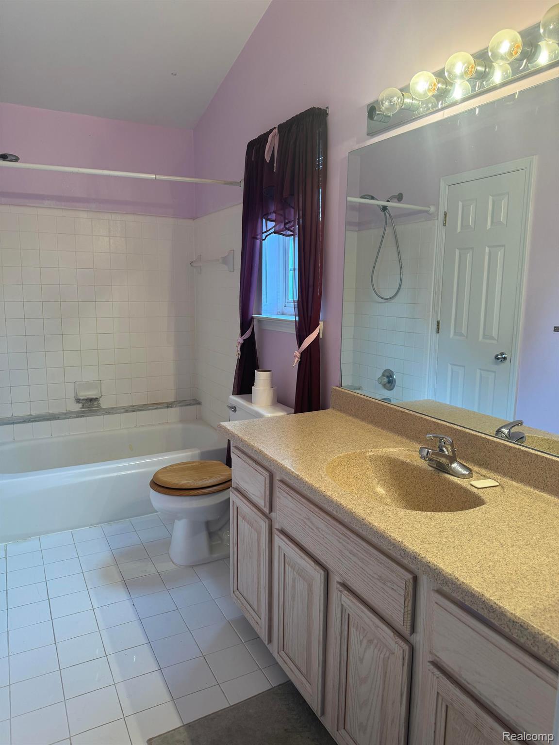 1320 GLENVIEW Drive