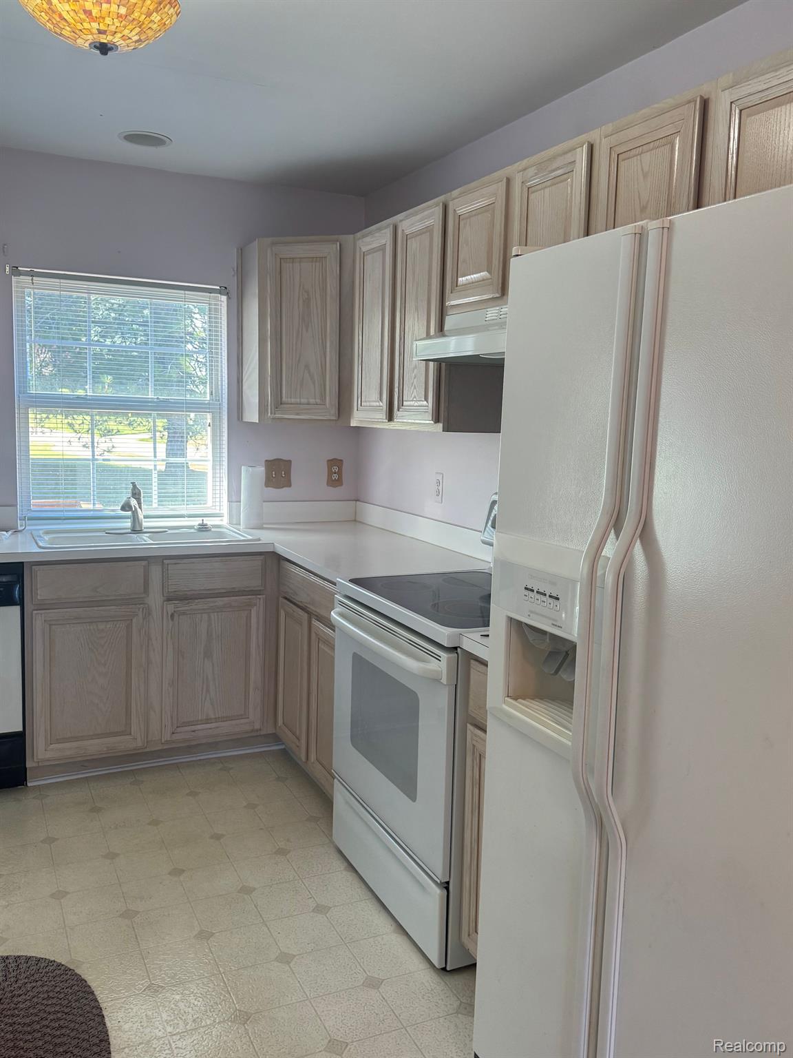 1320 GLENVIEW Drive