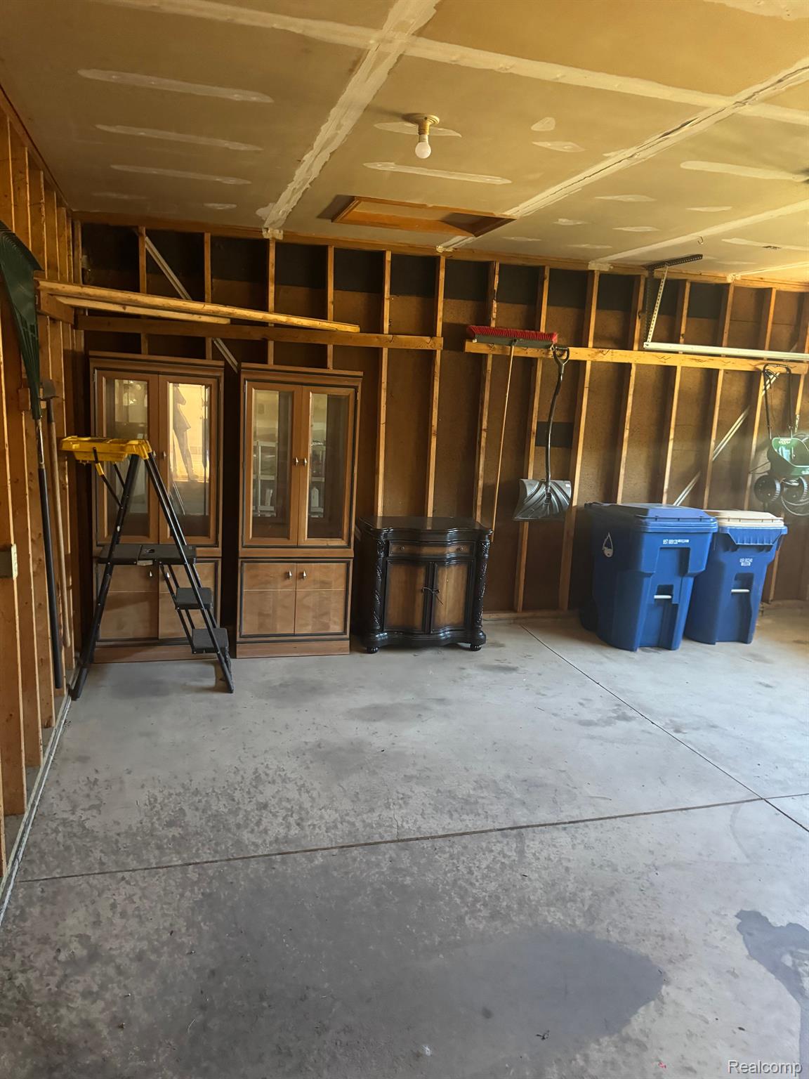 1320 GLENVIEW Drive