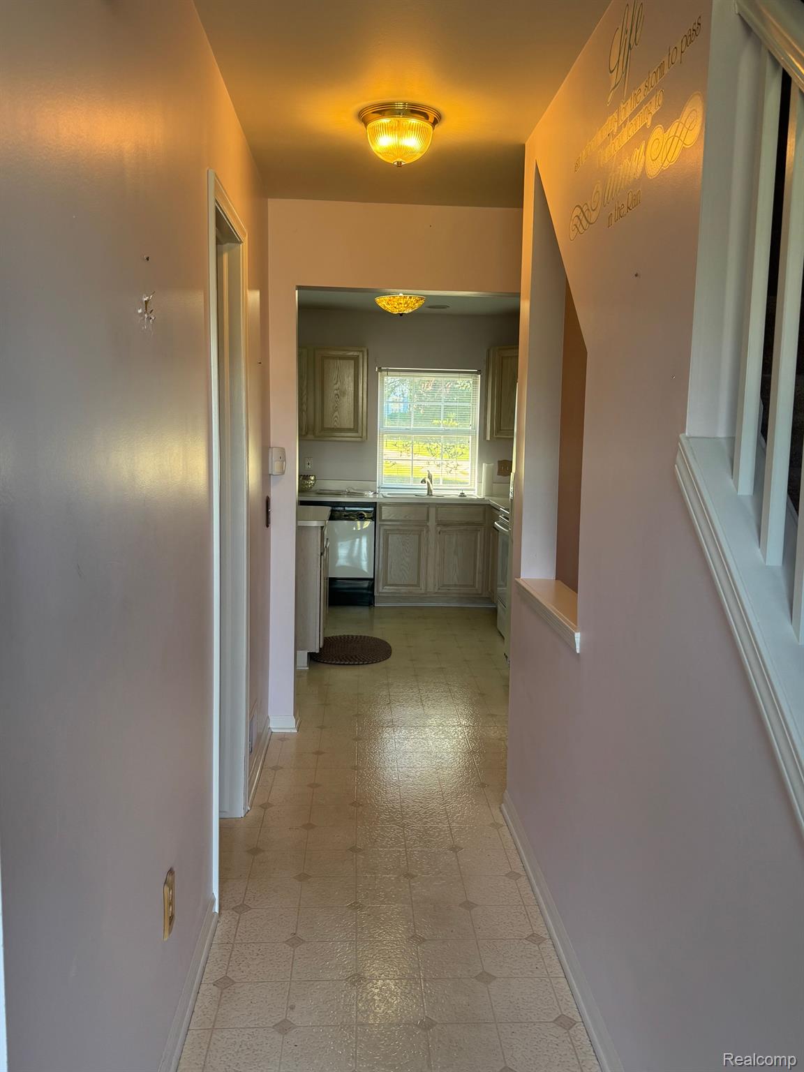 1320 GLENVIEW Drive