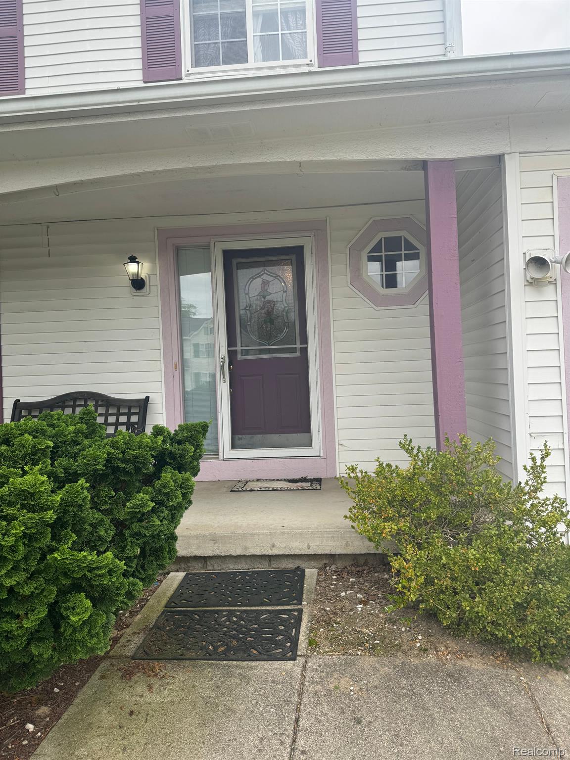 1320 GLENVIEW Drive