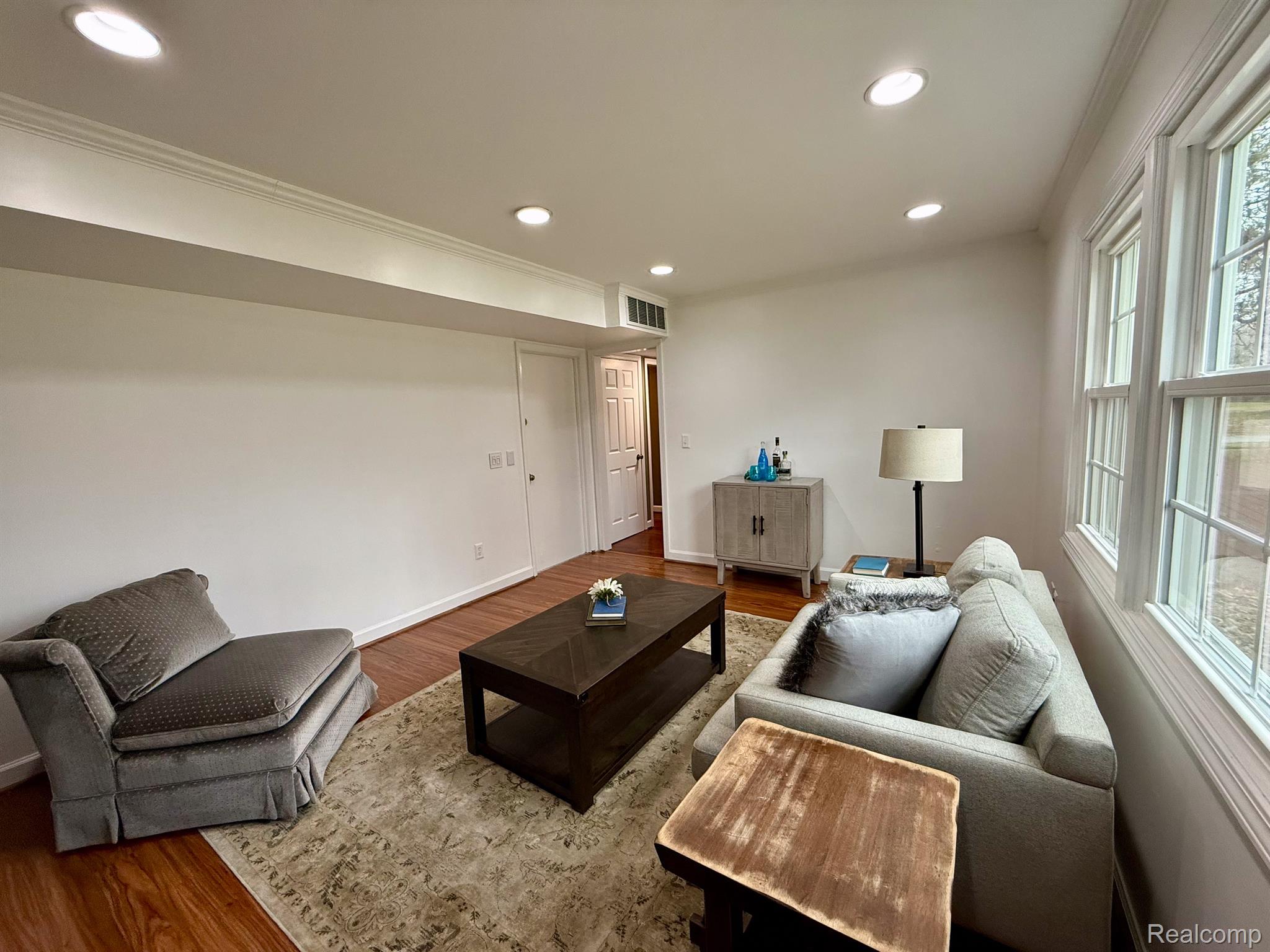 2369 LONDON Drive