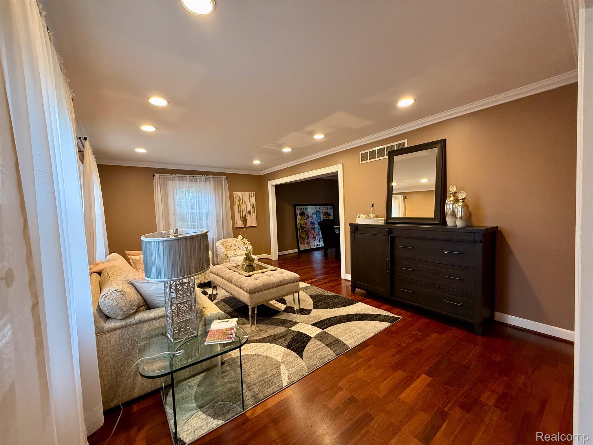 2369 LONDON Drive