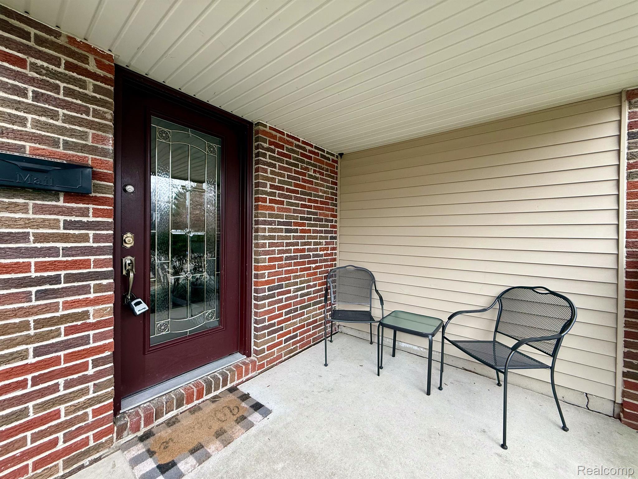 2369 LONDON Drive