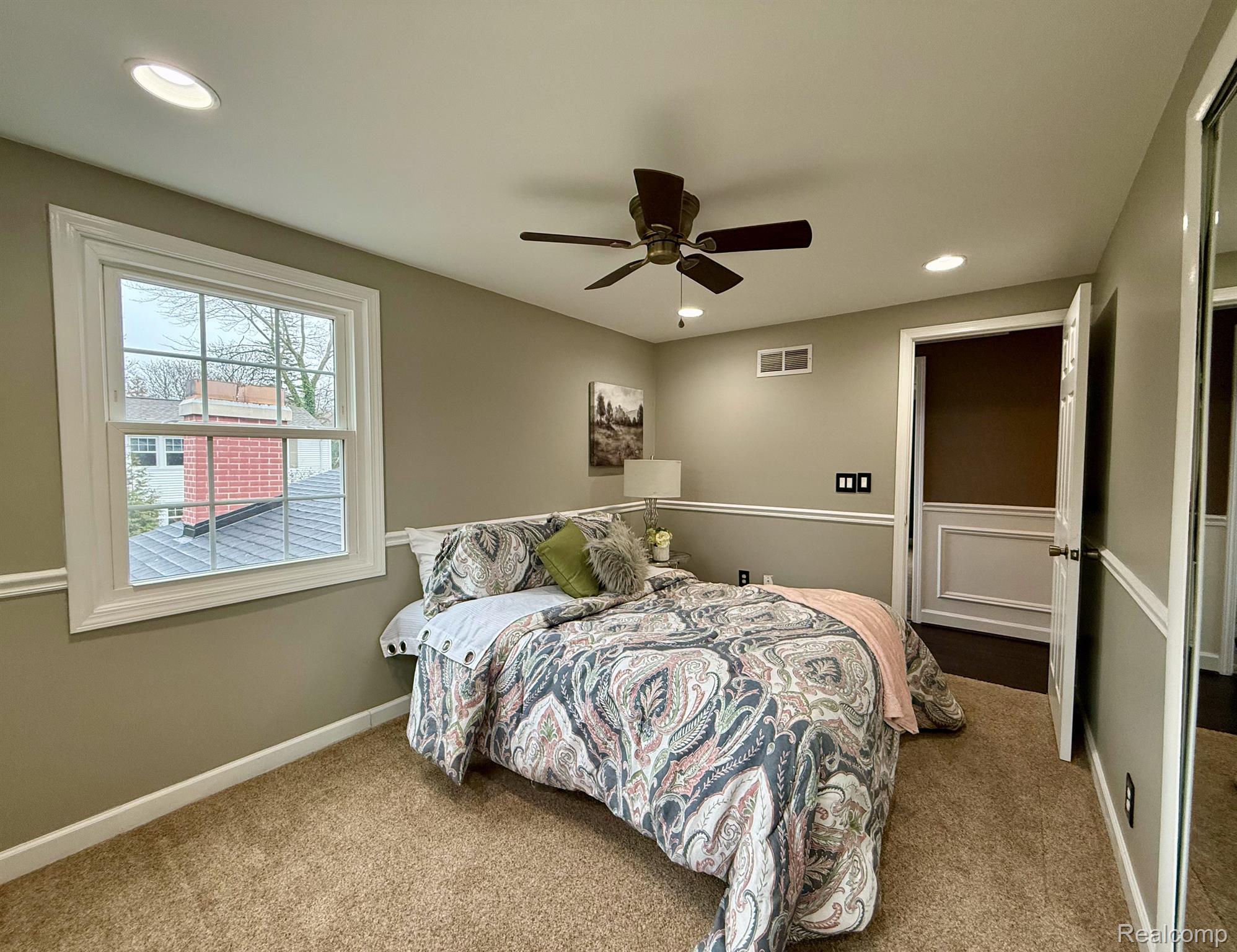 2369 LONDON Drive
