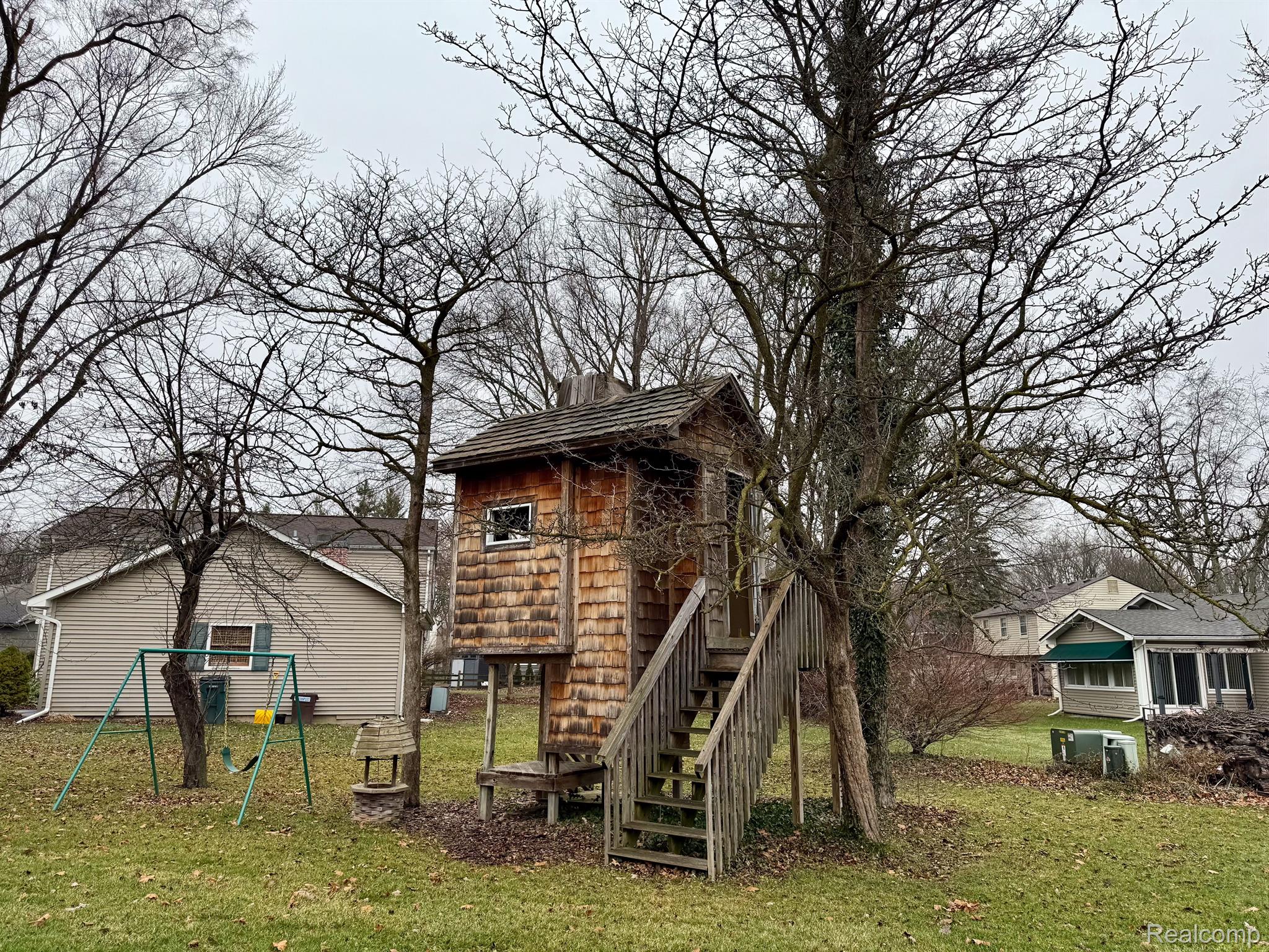 2369 LONDON Drive