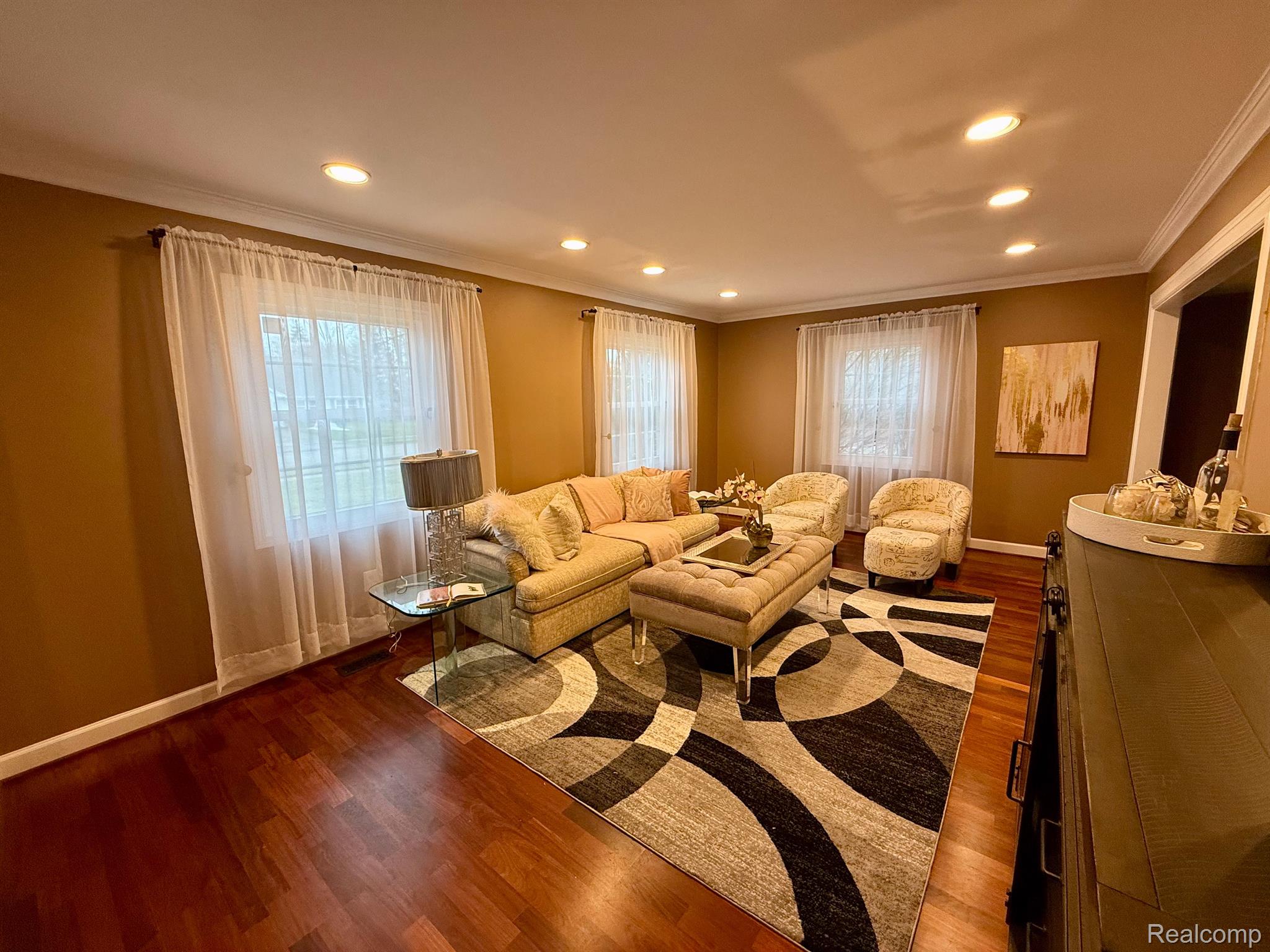 2369 LONDON Drive