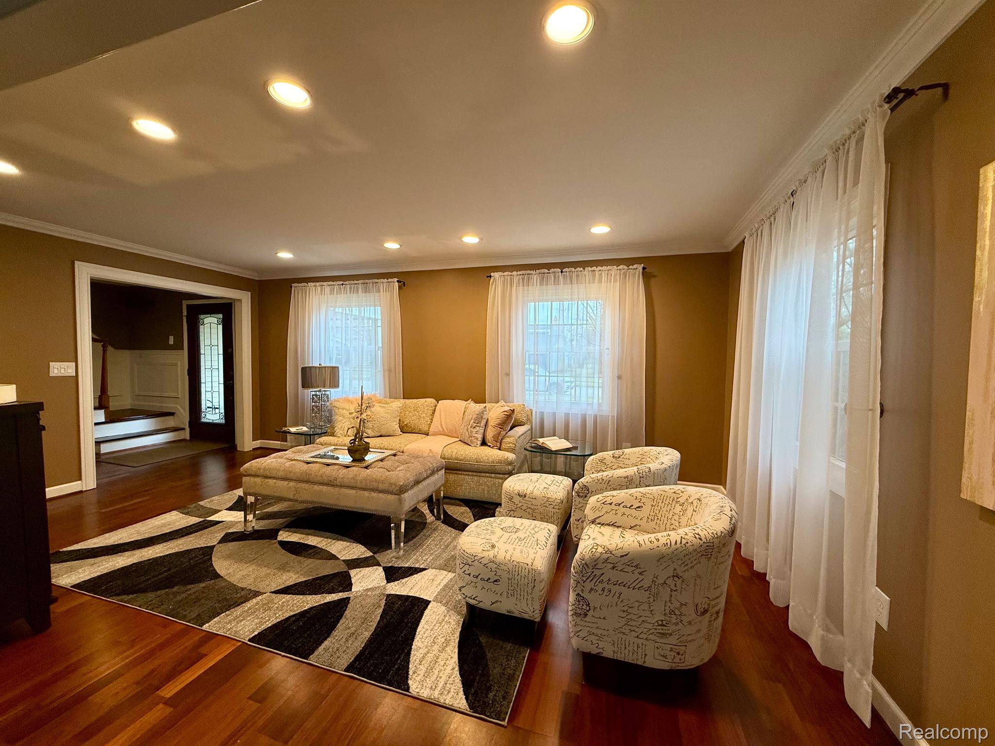 2369 LONDON Drive
