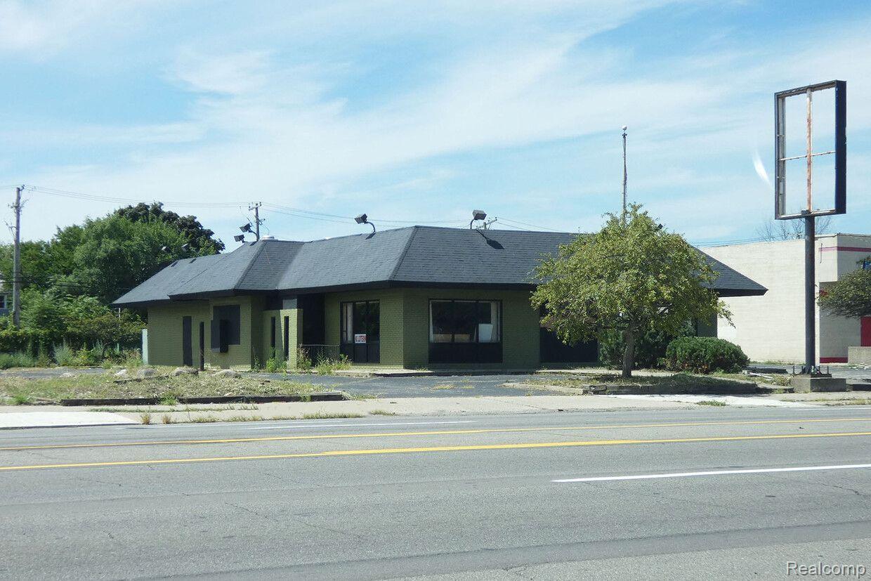 12857 WOODWARD Avenue