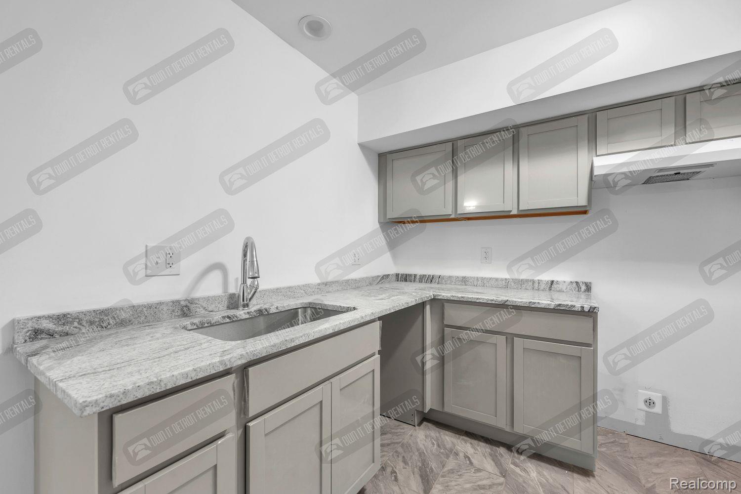 4504 unit # 1 OAKWOOD Boulevard