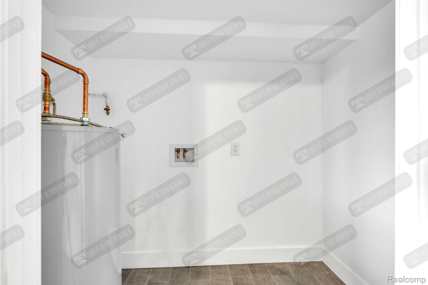 4504 unit # 1 OAKWOOD Boulevard
