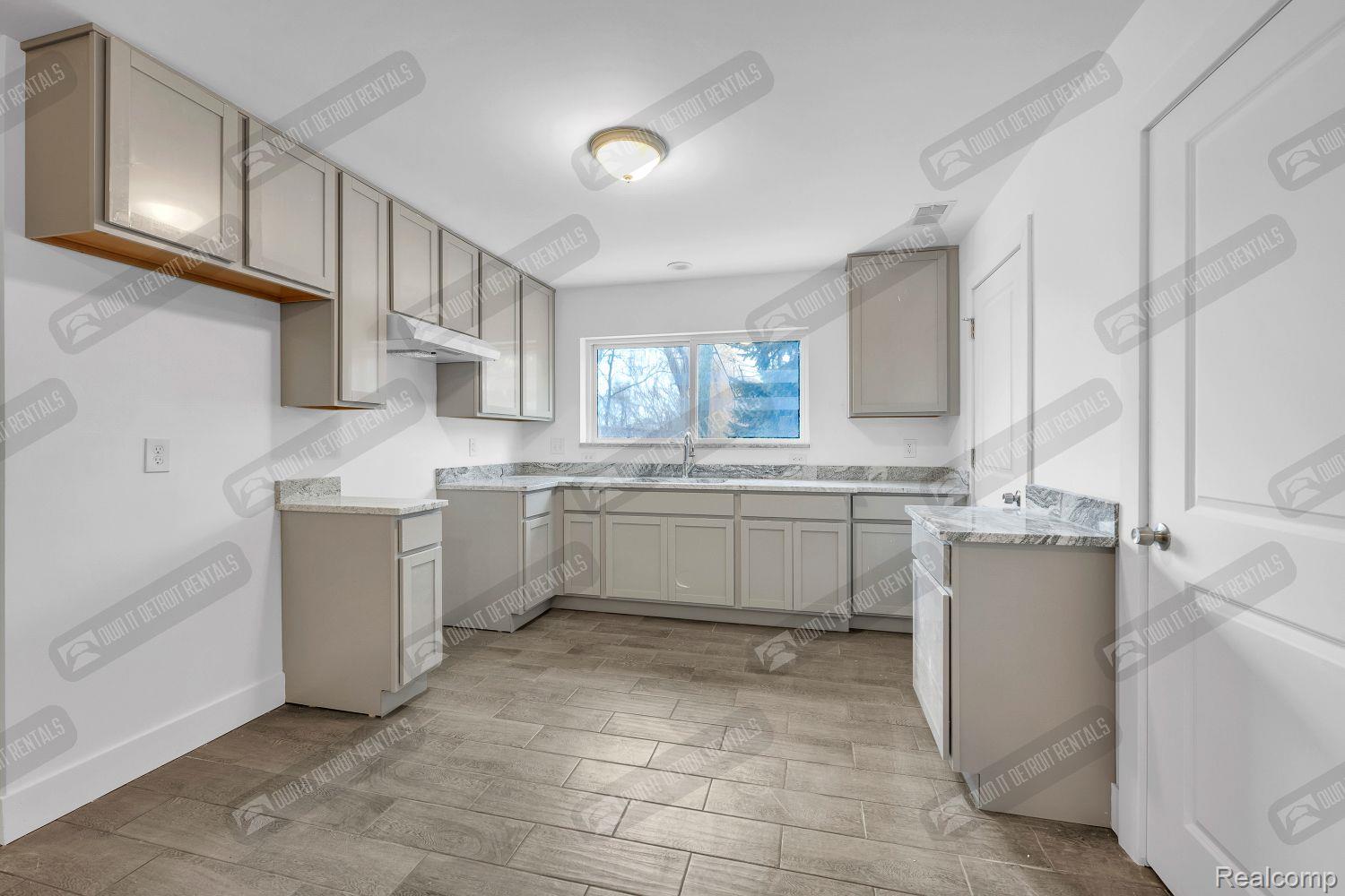 4504 unit # 1 OAKWOOD Boulevard