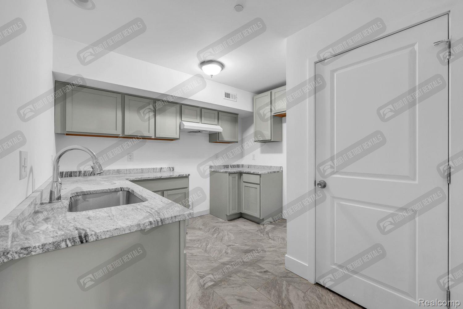 4504 unit # 1 OAKWOOD Boulevard