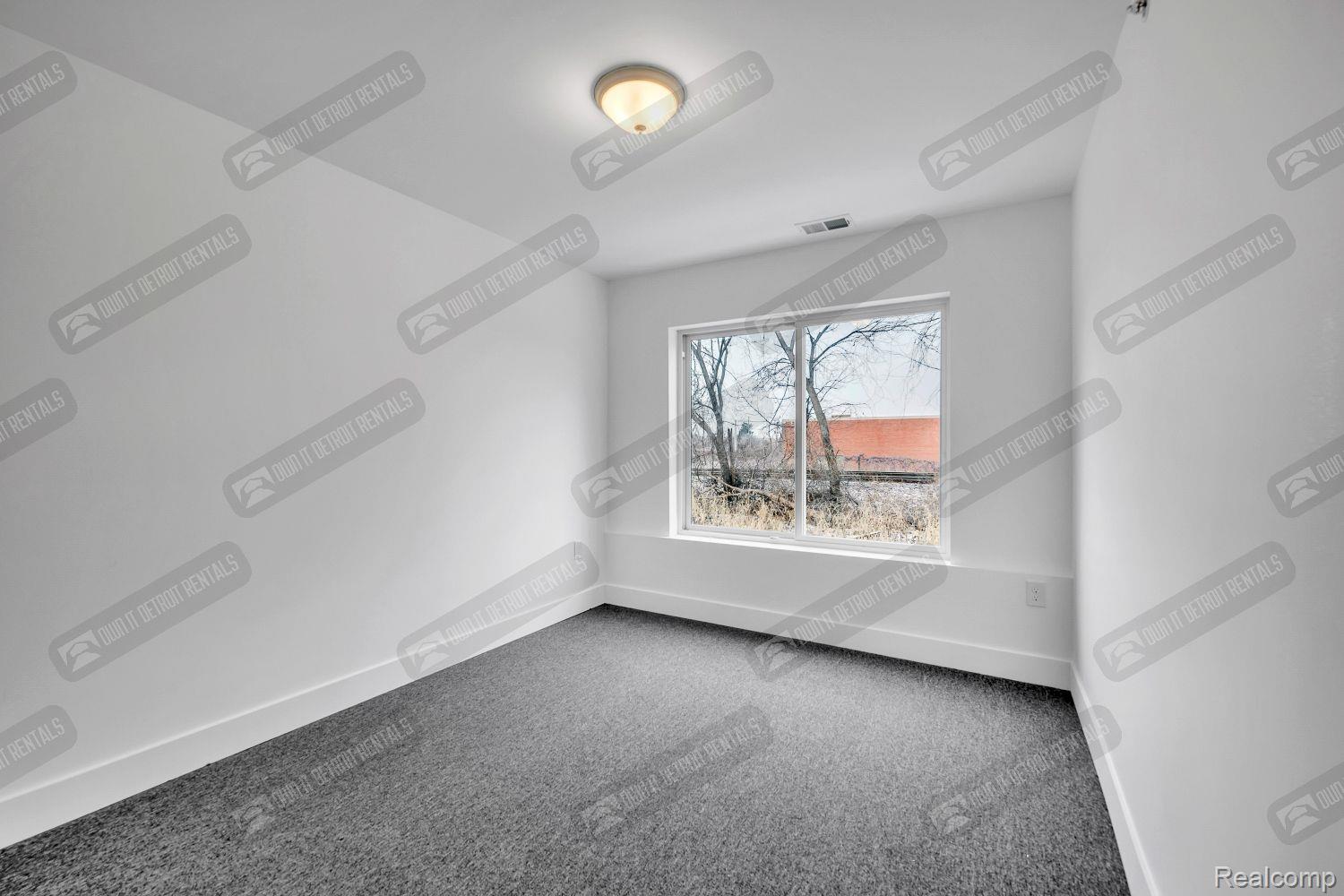 4504 OAKWOOD Boulevard 2