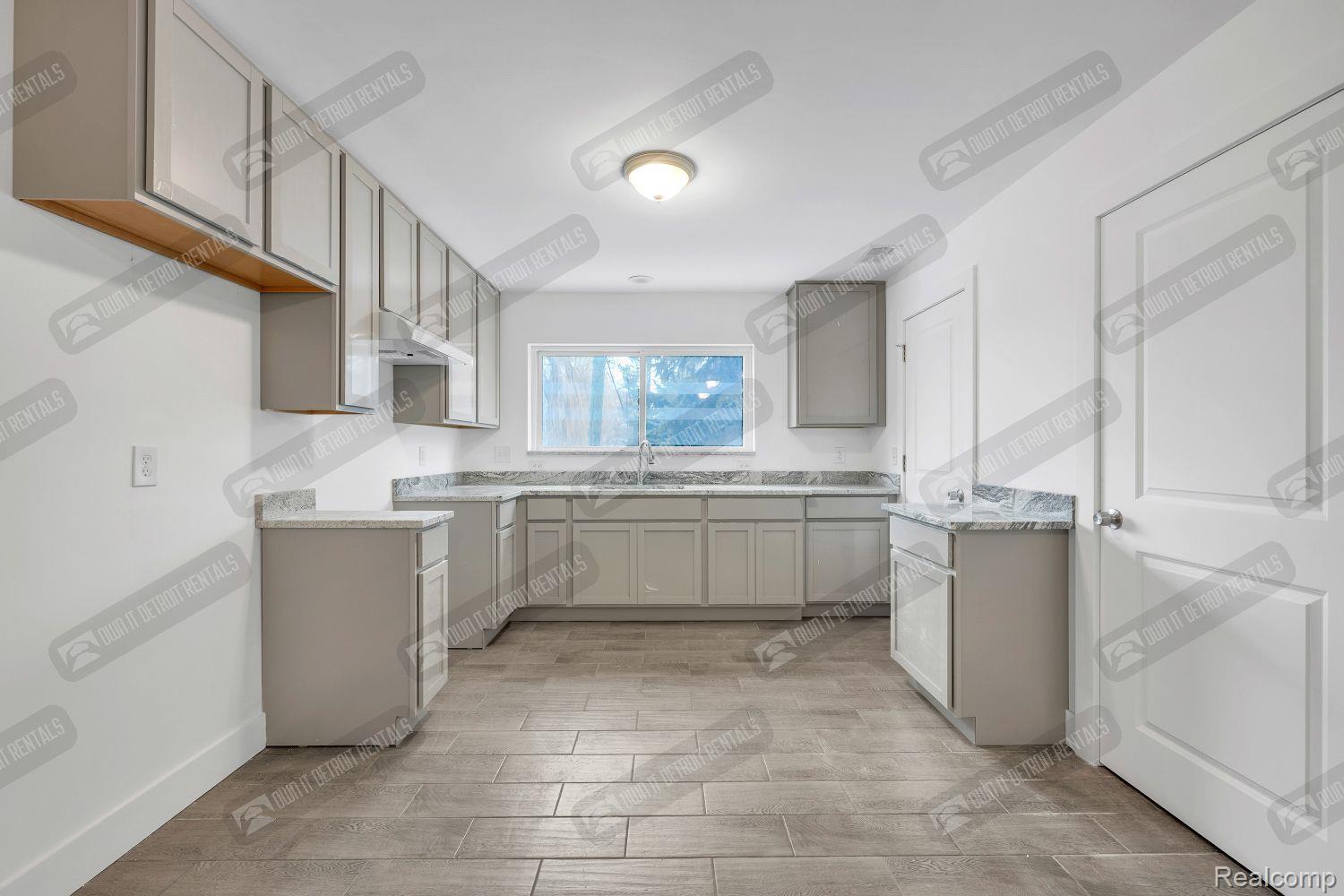 4504 OAKWOOD Boulevard 2