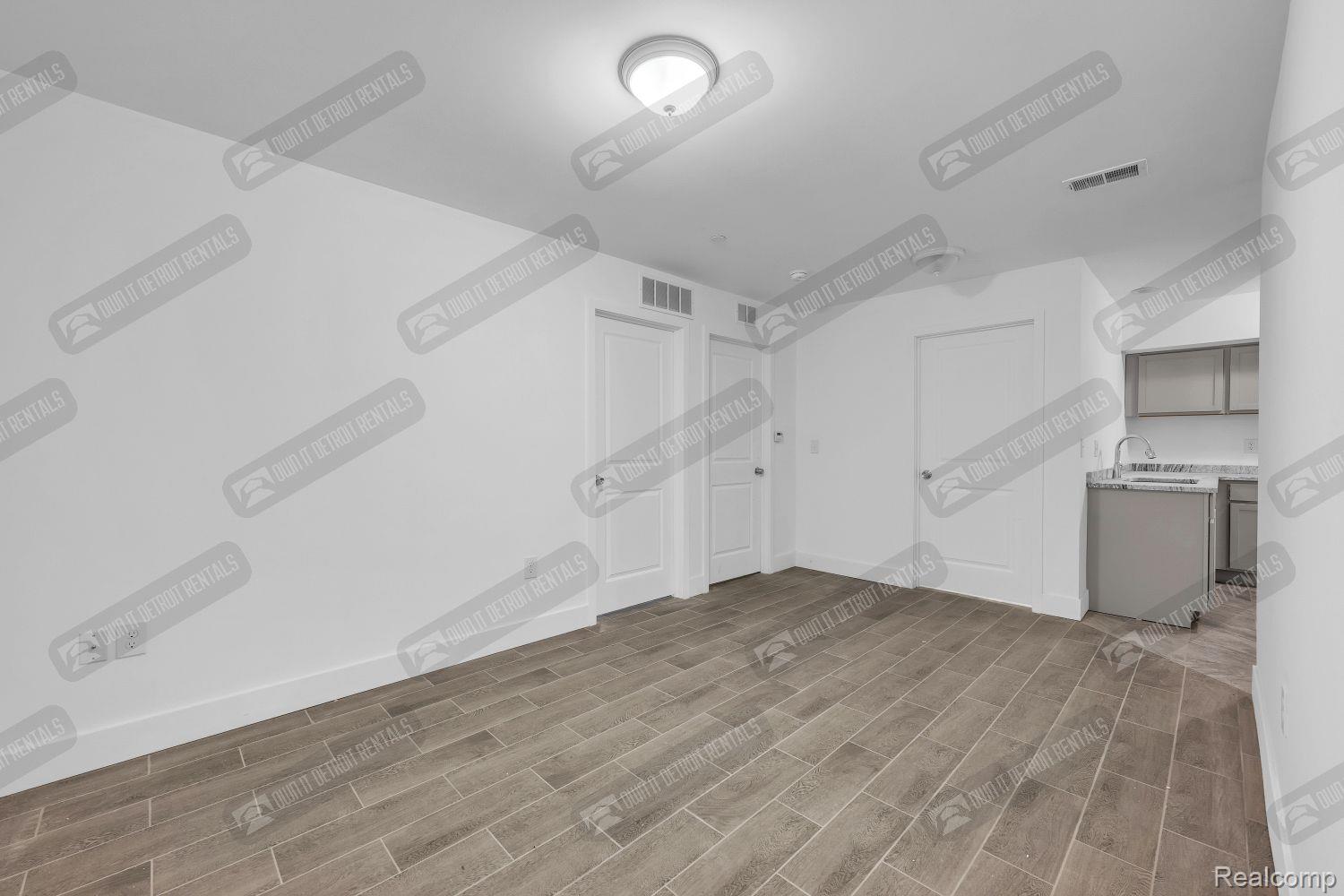 4504 OAKWOOD Boulevard 2