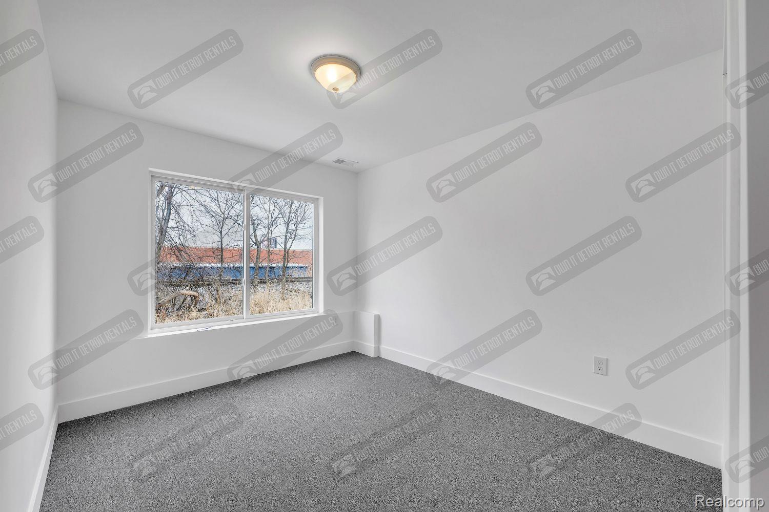 4504 OAKWOOD Boulevard 2
