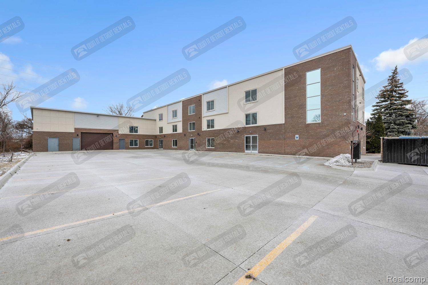 4504 OAKWOOD Boulevard 2