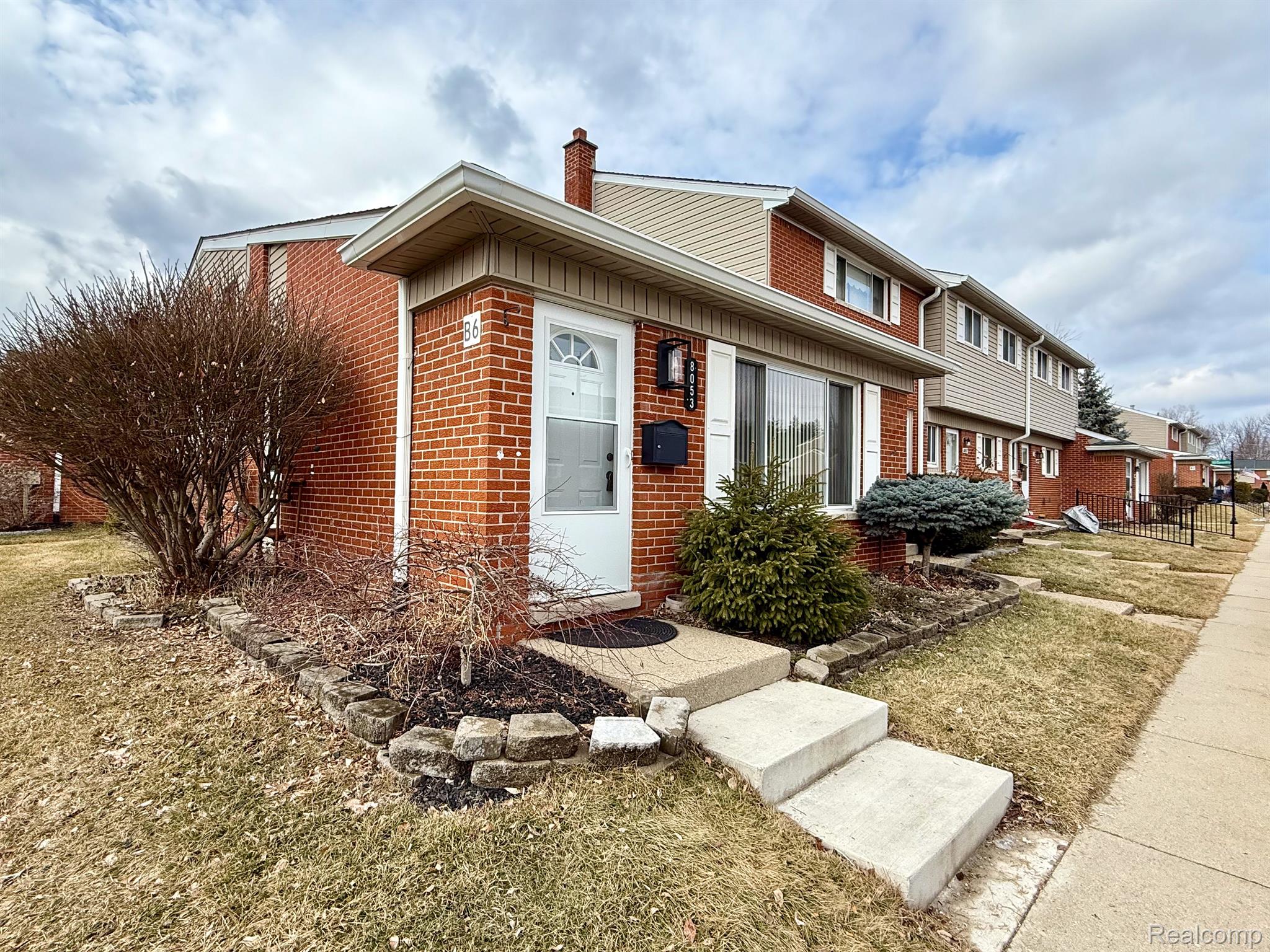 8053 COVENTRY Street