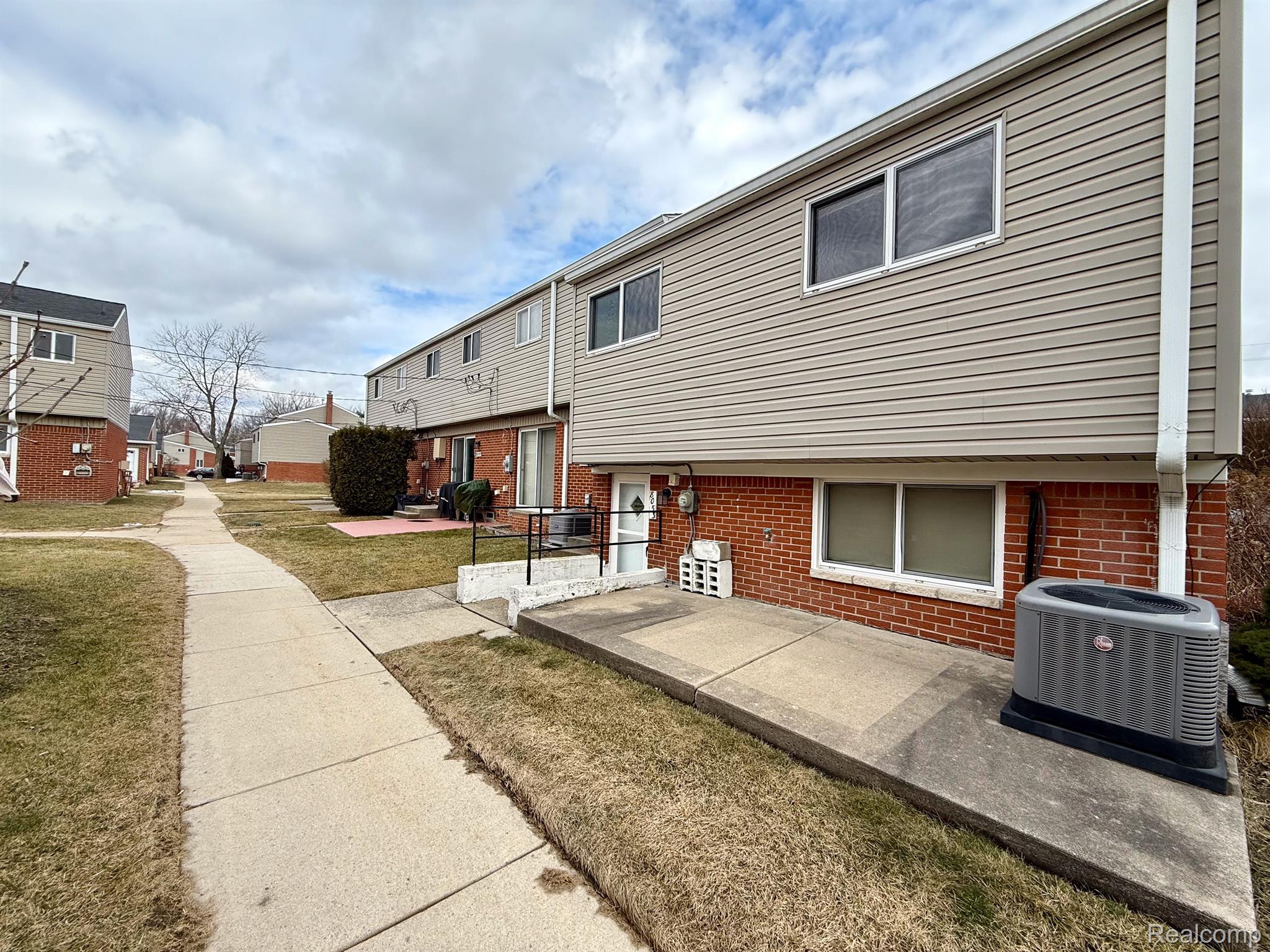 8053 COVENTRY Street