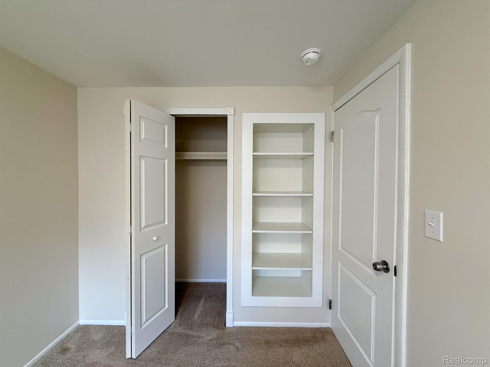 8053 COVENTRY Street