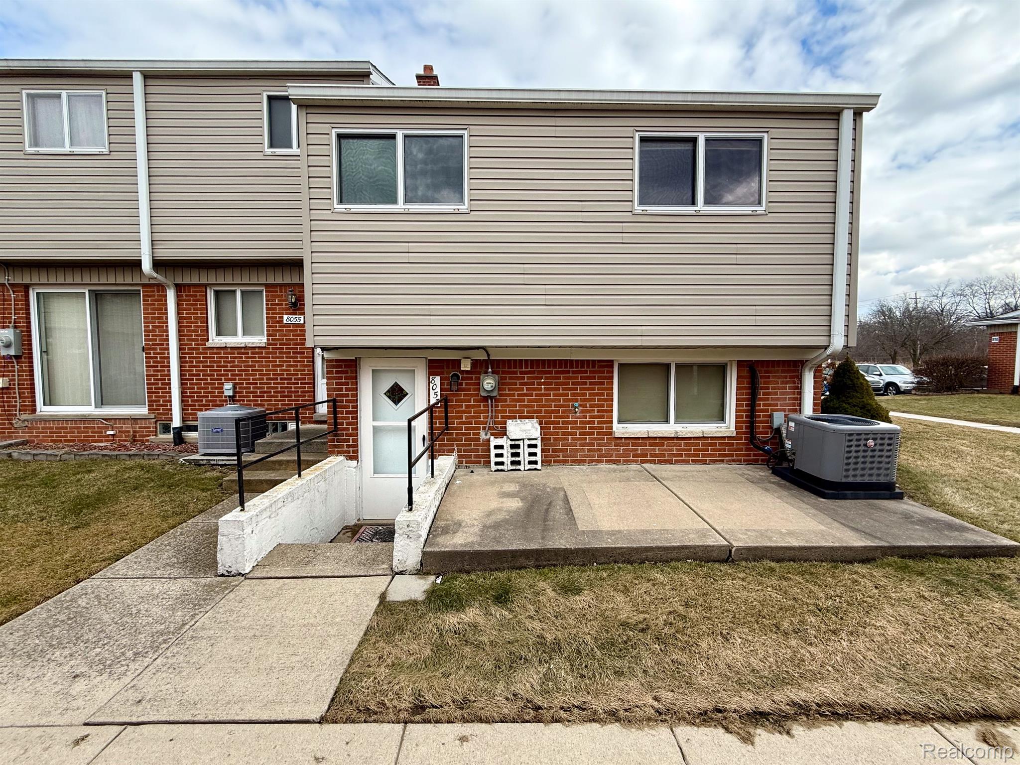 8053 COVENTRY Street