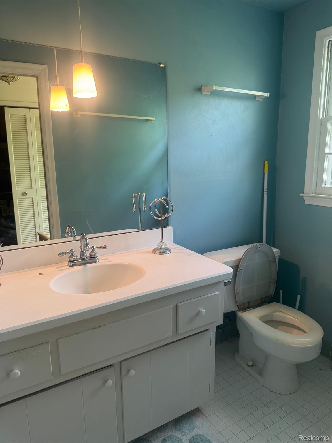 5819 RAVEN Road