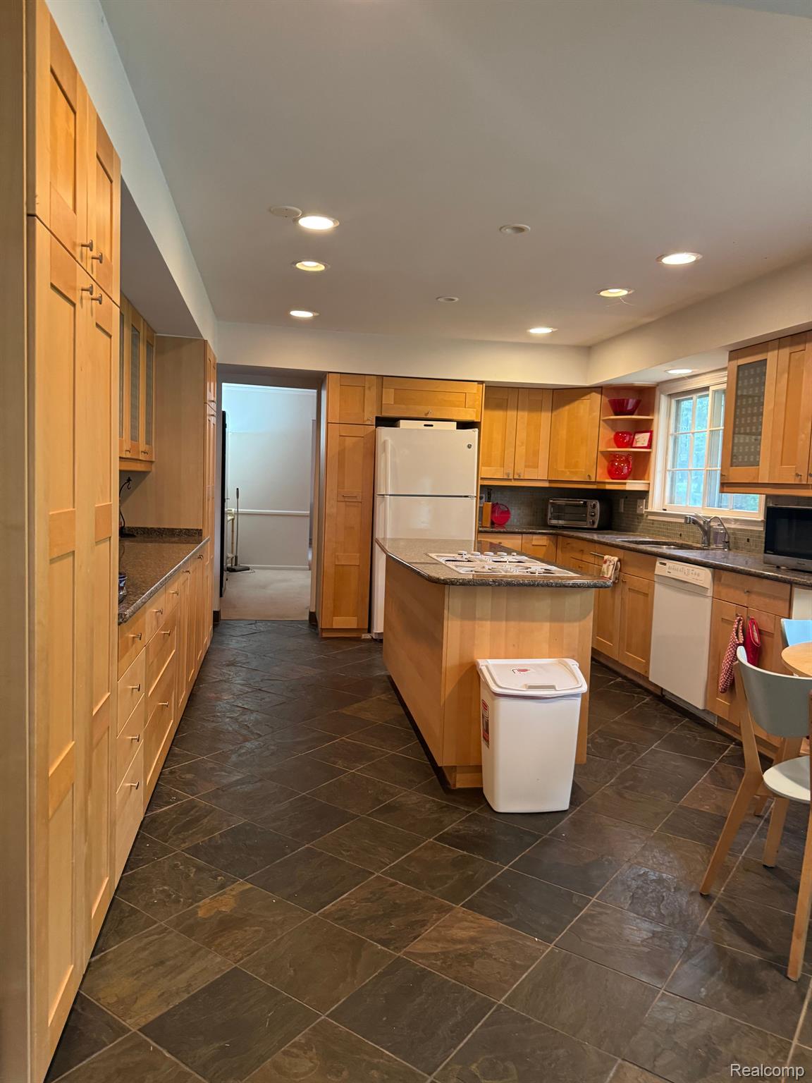 5819 RAVEN Road