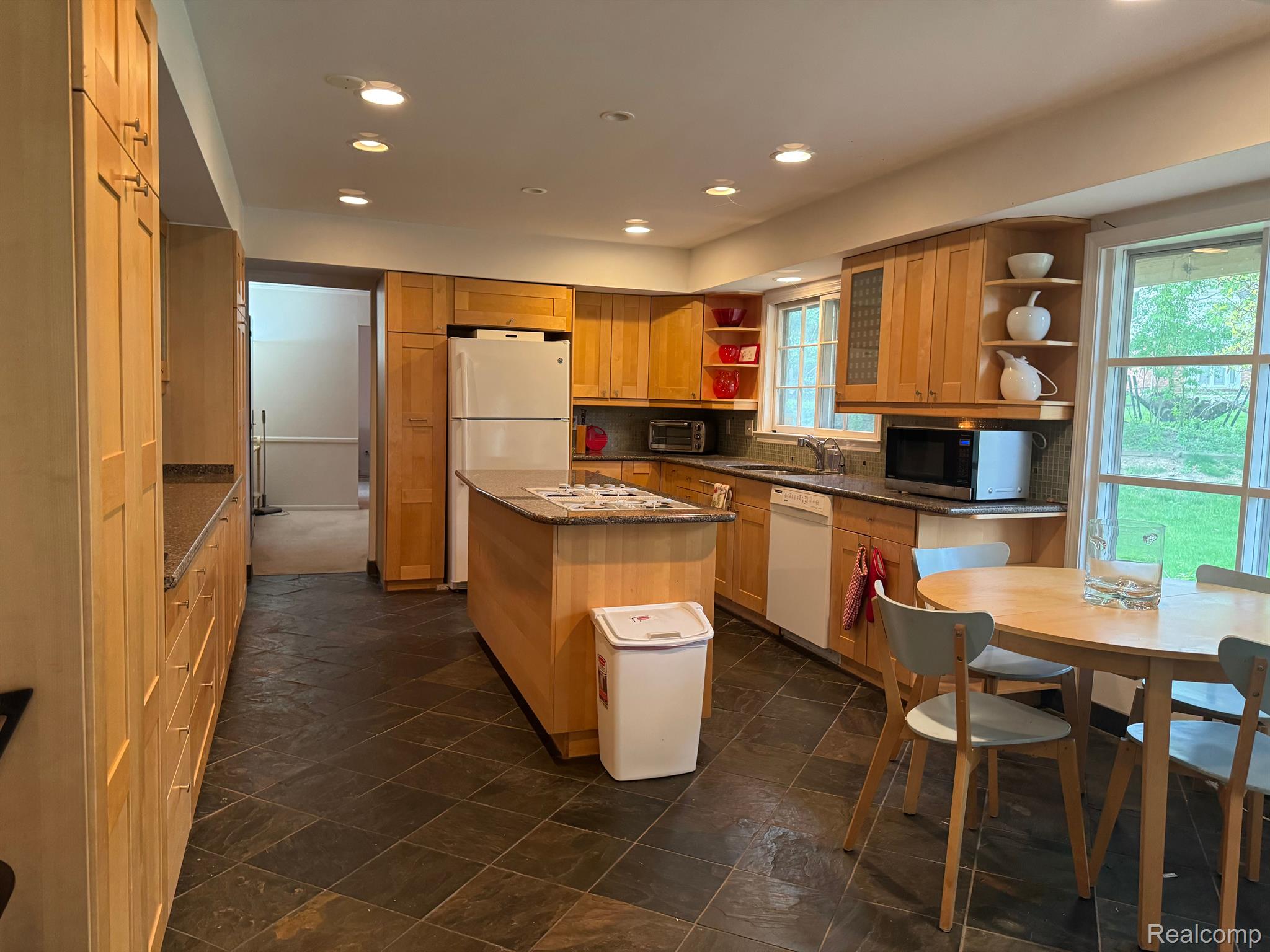 5819 RAVEN Road