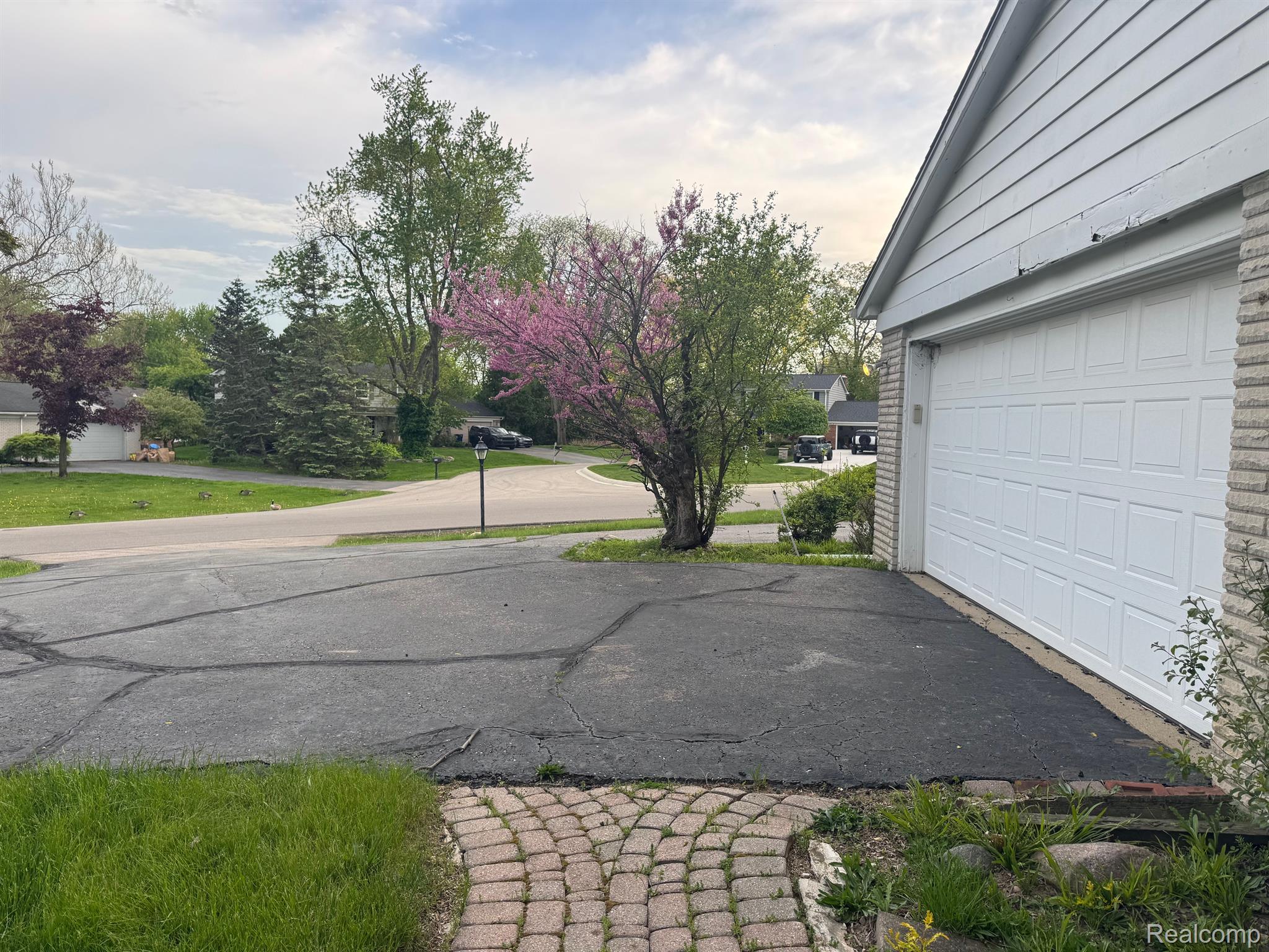 5819 RAVEN Road
