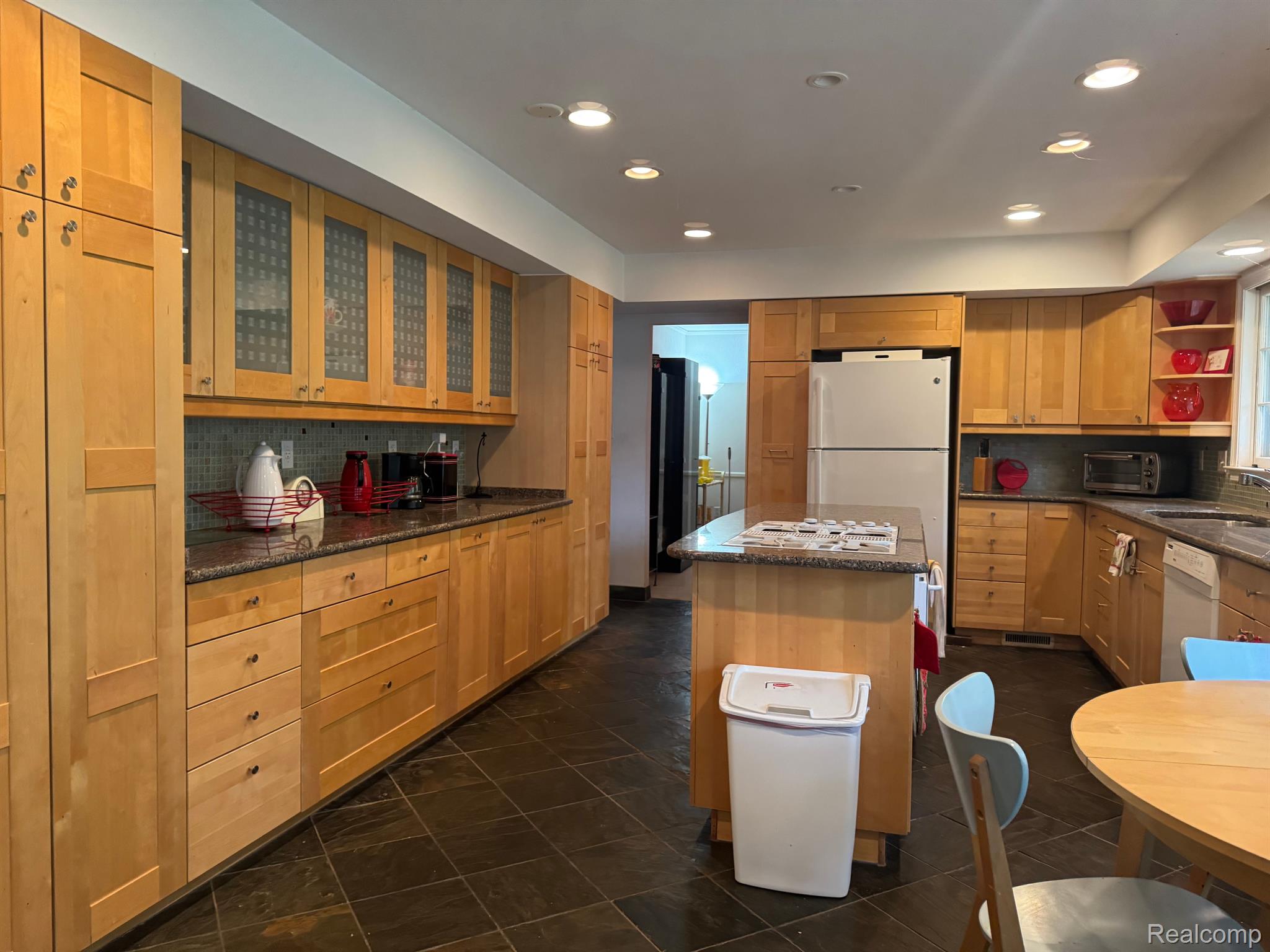 5819 RAVEN Road