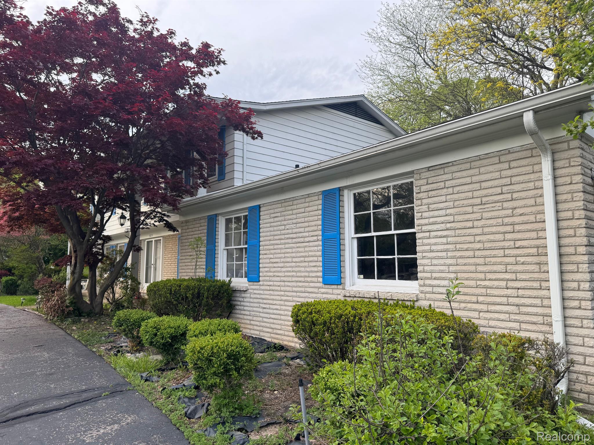 5819 RAVEN Road