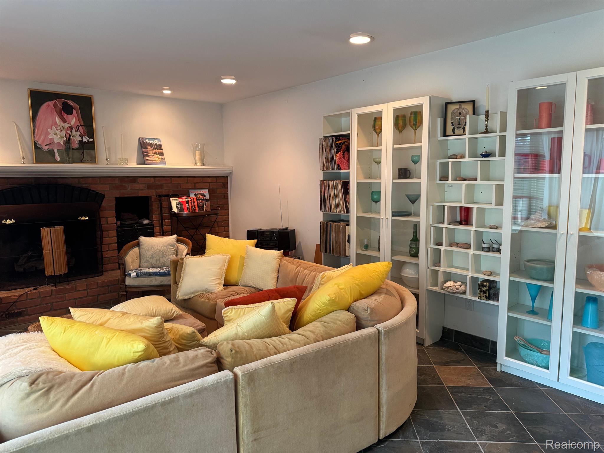 5819 RAVEN Road