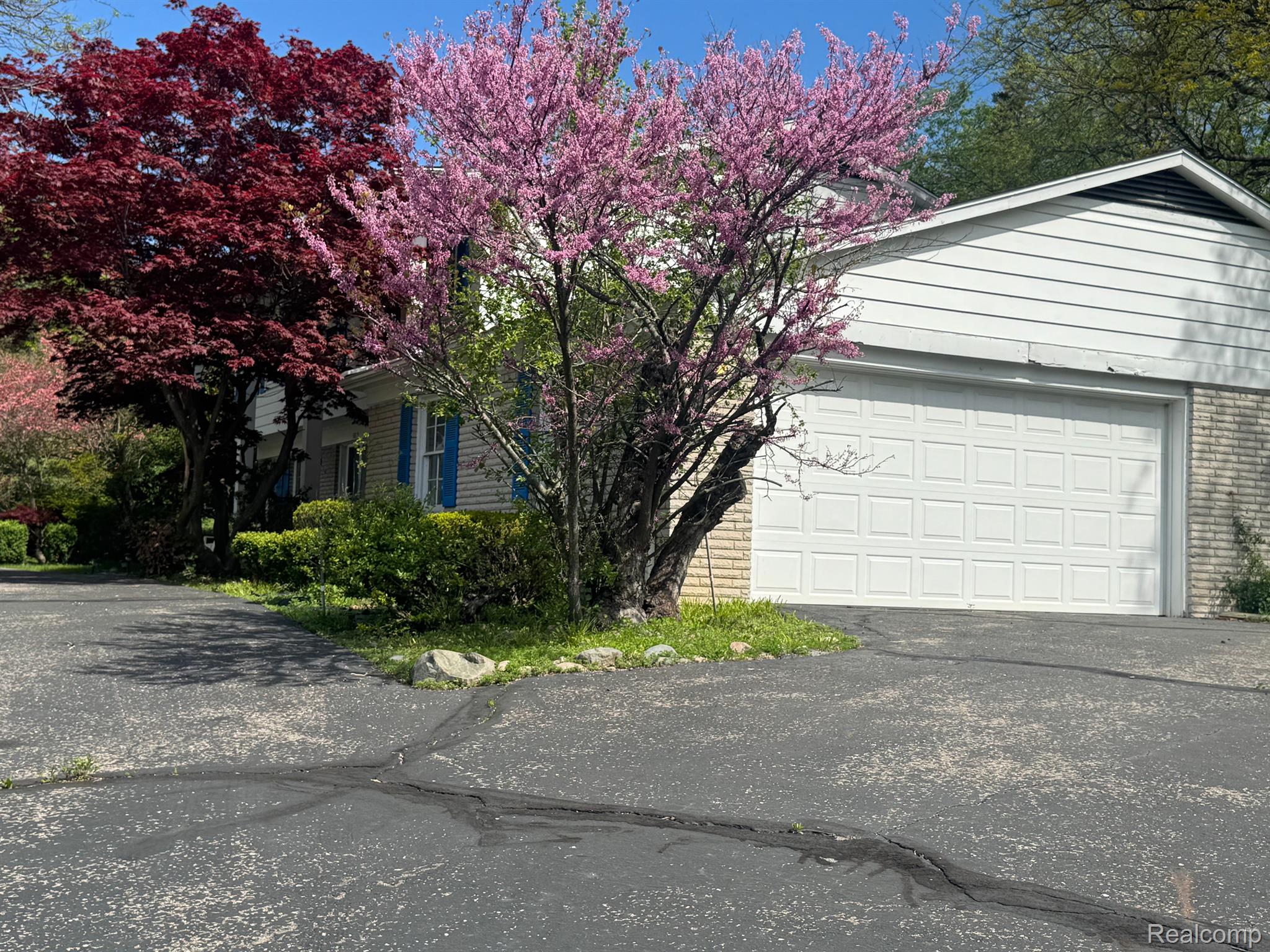 5819 RAVEN Road