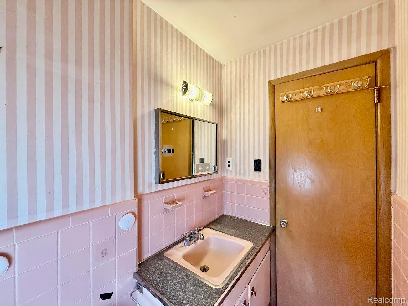 21911 KENOSHA Street