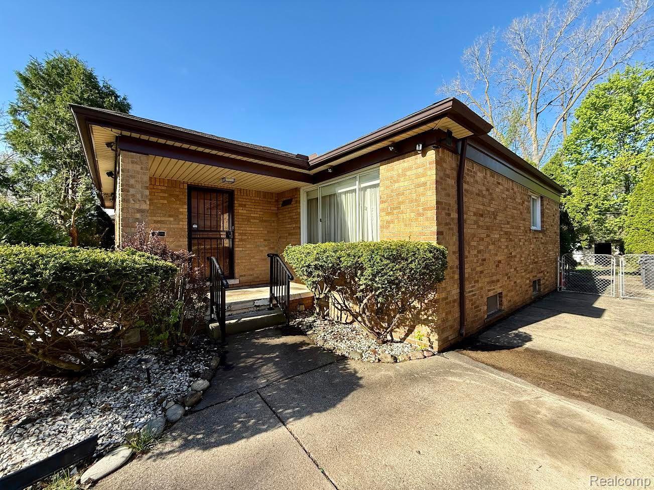 21911 KENOSHA Street