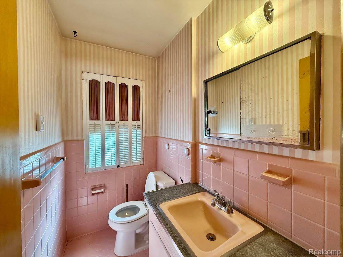 21911 KENOSHA Street