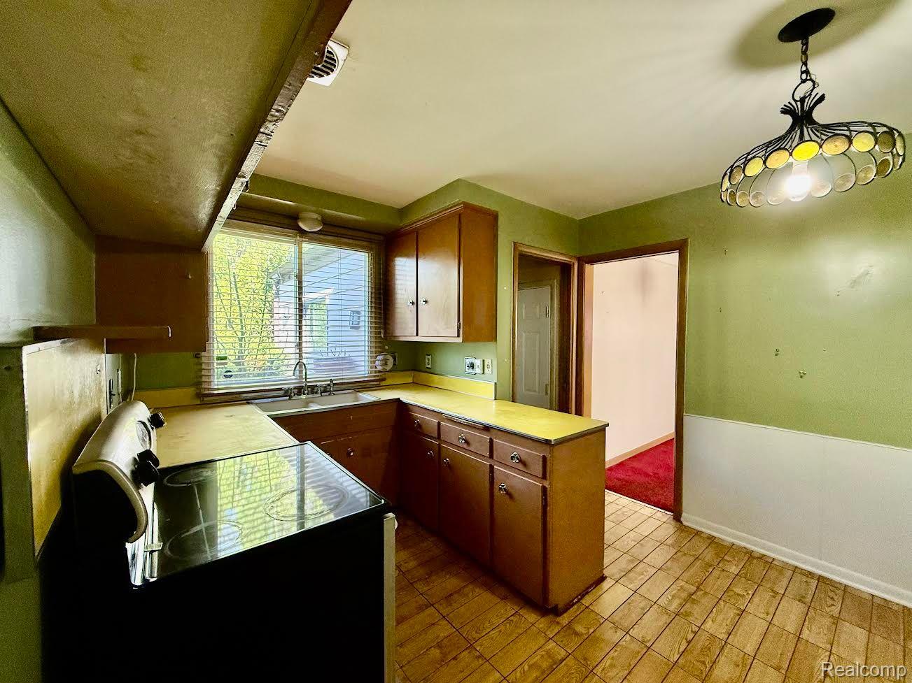 21911 KENOSHA Street