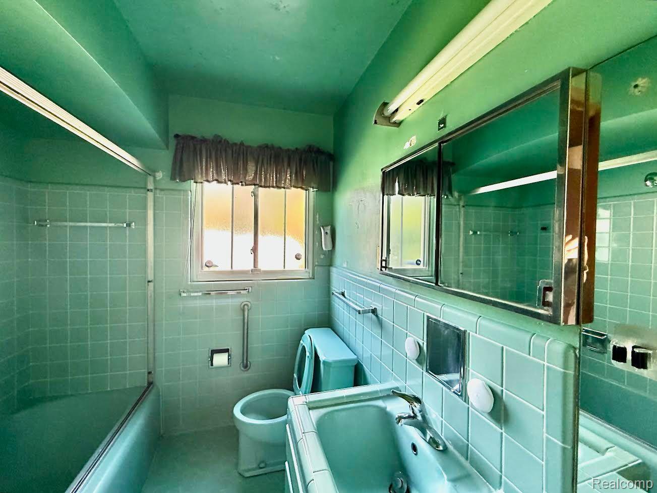 21911 KENOSHA Street