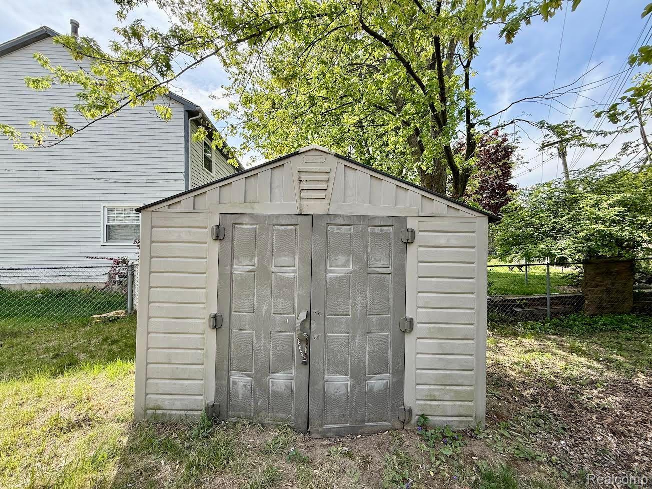 6505 POCAHONTAS Street