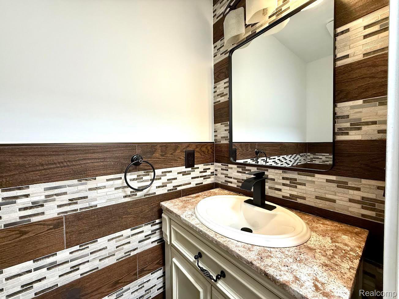 6505 POCAHONTAS Street