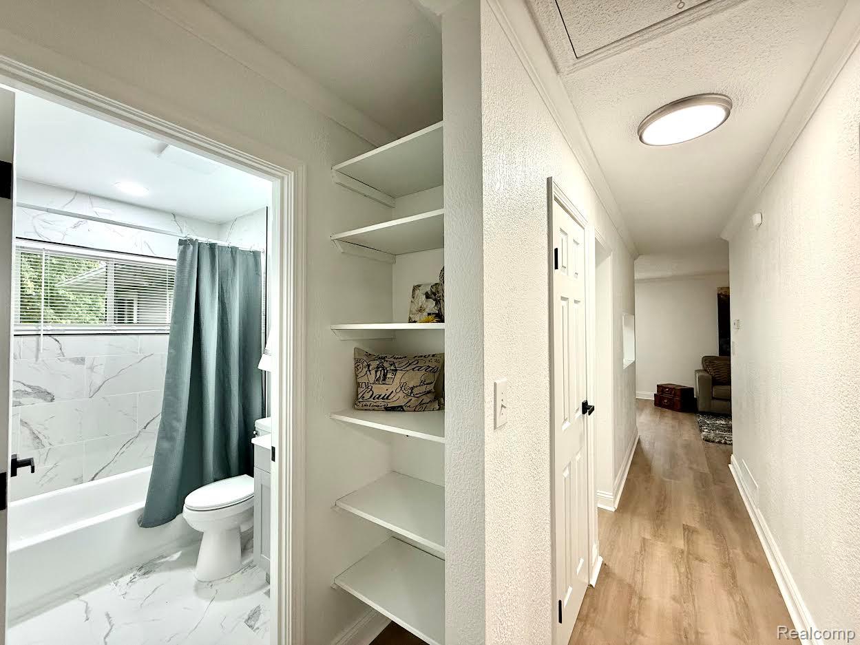 2526 Genes Drive