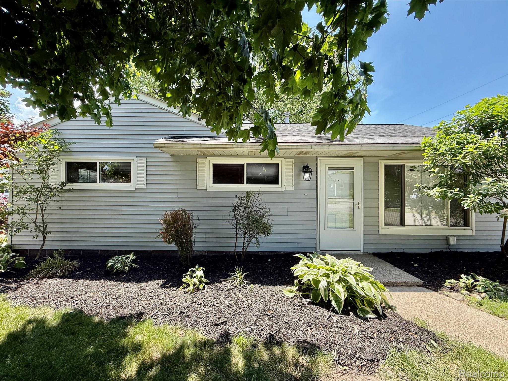 2526 Genes Drive