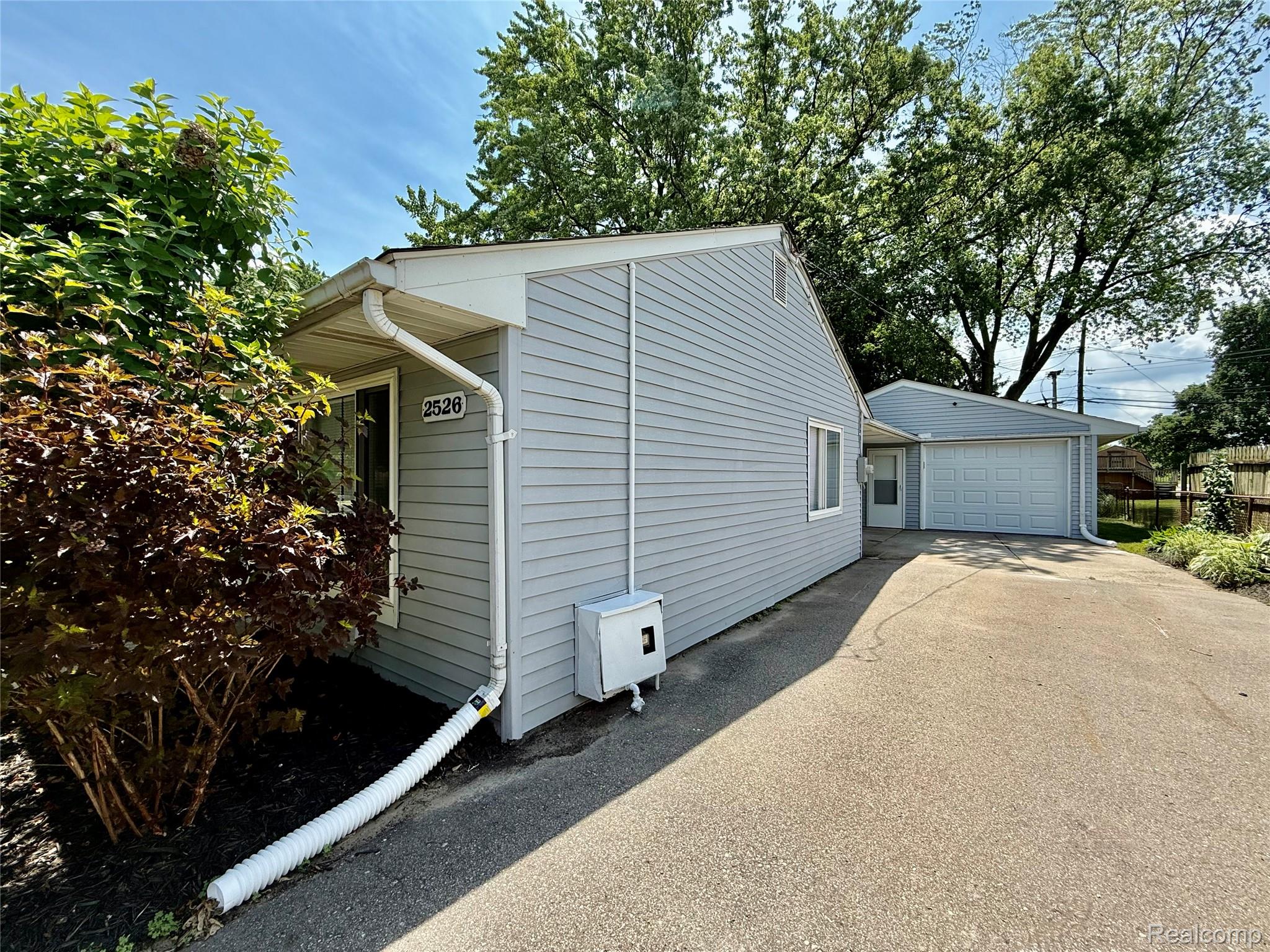 2526 Genes Drive