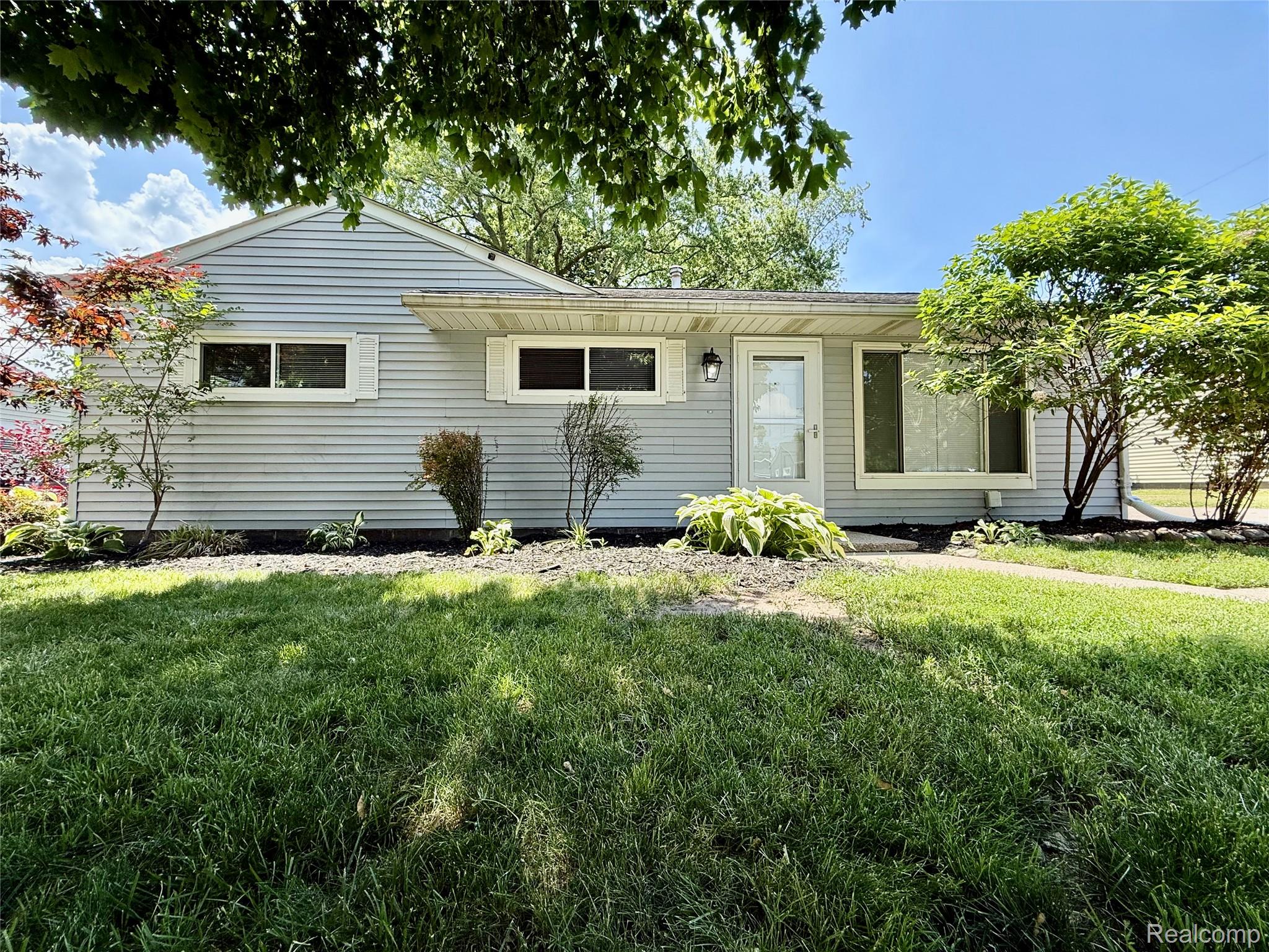 2526 Genes Drive