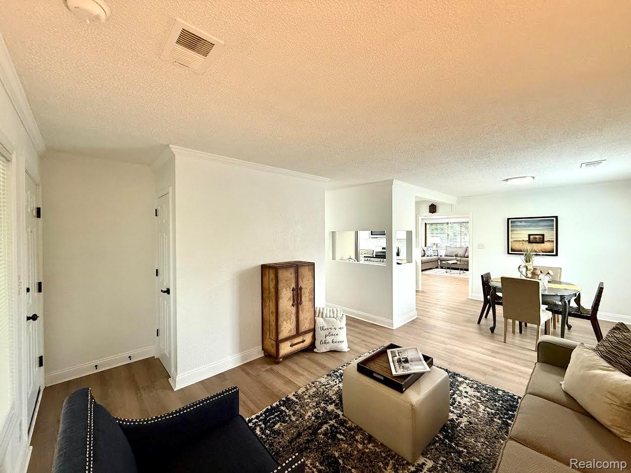 2526 Genes Drive